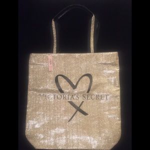 ♦️SOLD♦️ 💗NWT VS carrying Bag